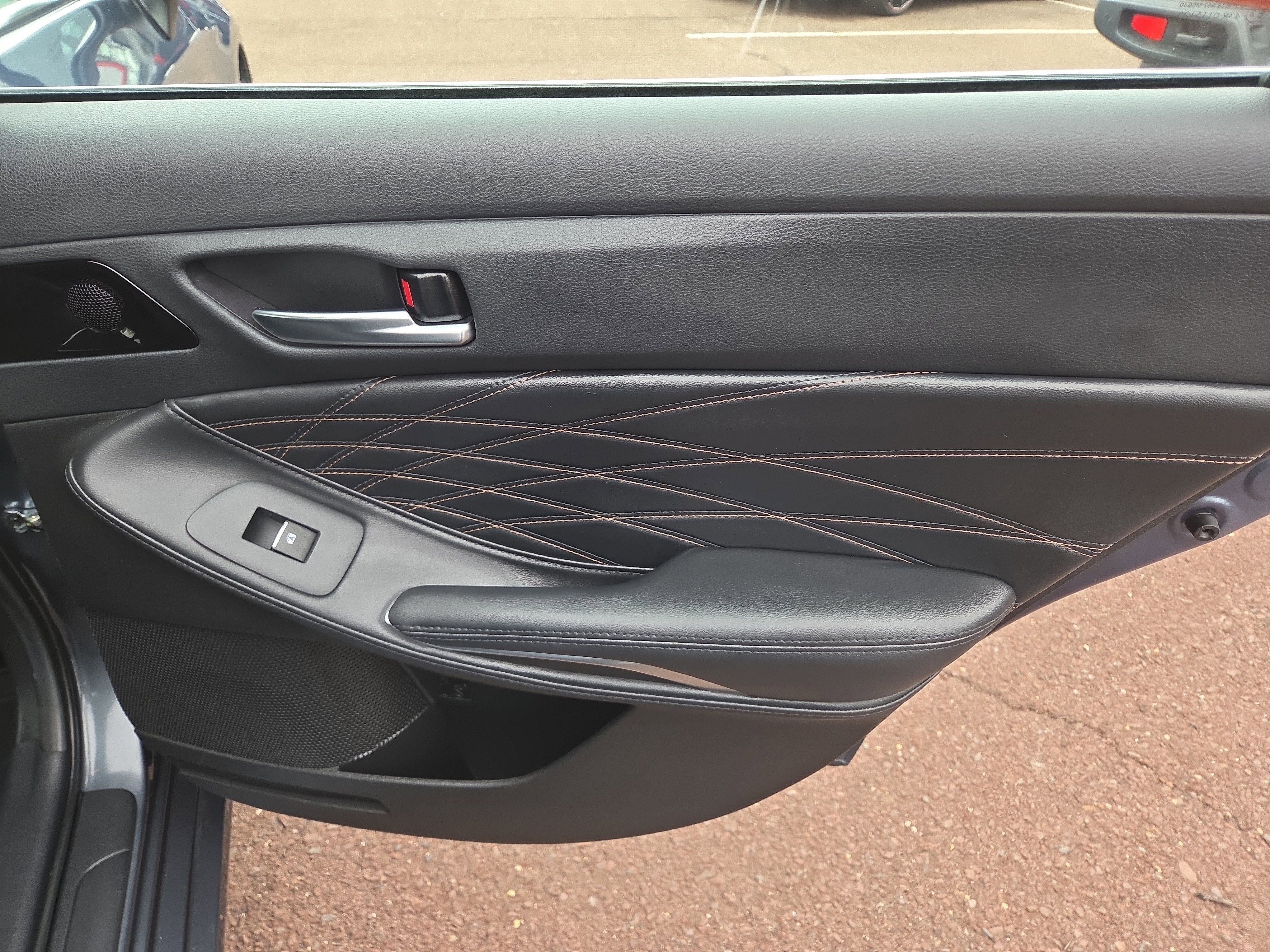 2022 Toyota Avalon Hybrid Limited