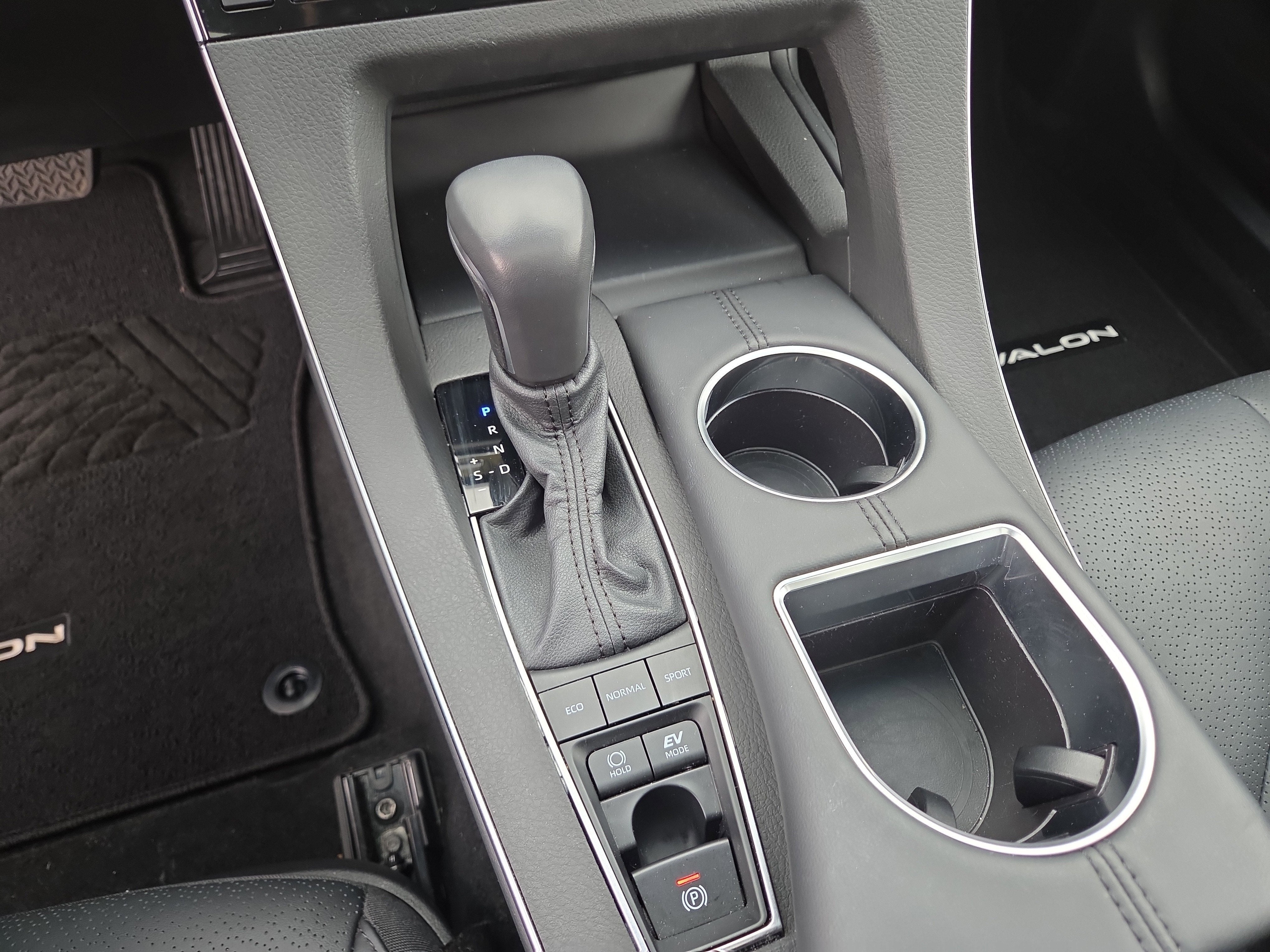 2022 Toyota Avalon Hybrid Limited