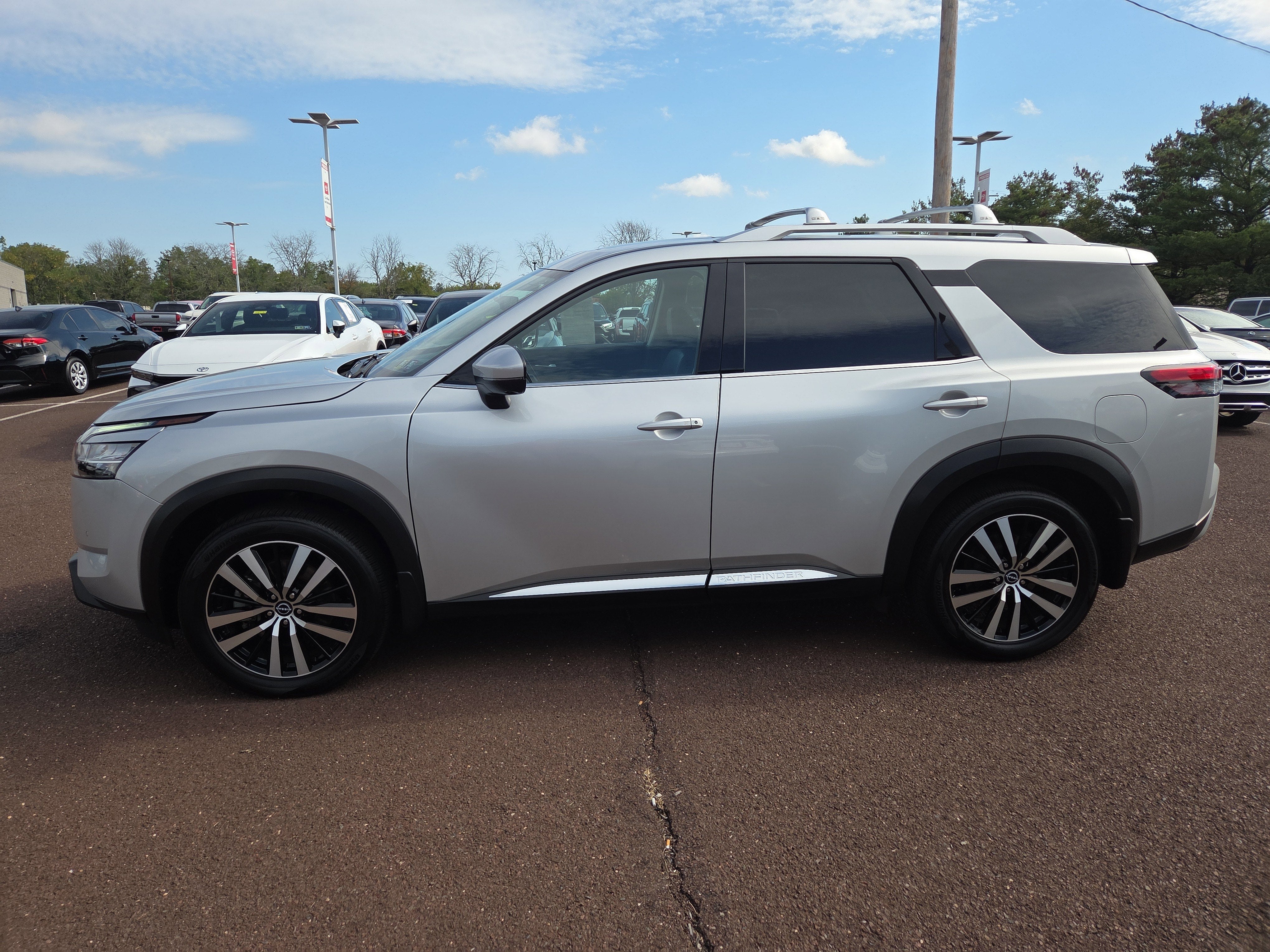 2023 Nissan Pathfinder Platinum