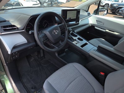 2025 Toyota Sienna LE