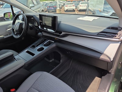 2025 Toyota Sienna LE