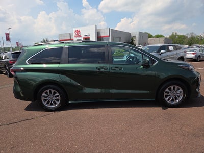 2025 Toyota Sienna LE