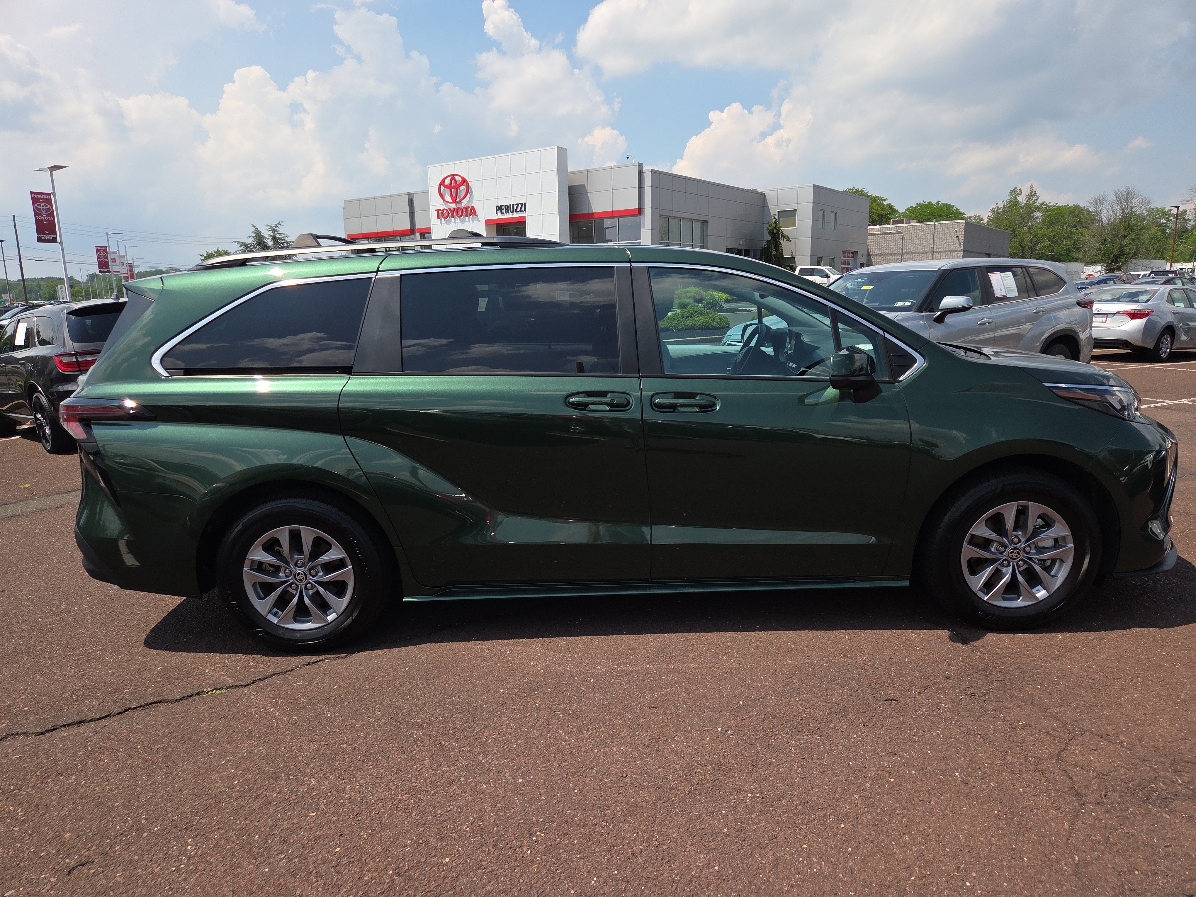2025 Toyota Sienna LE