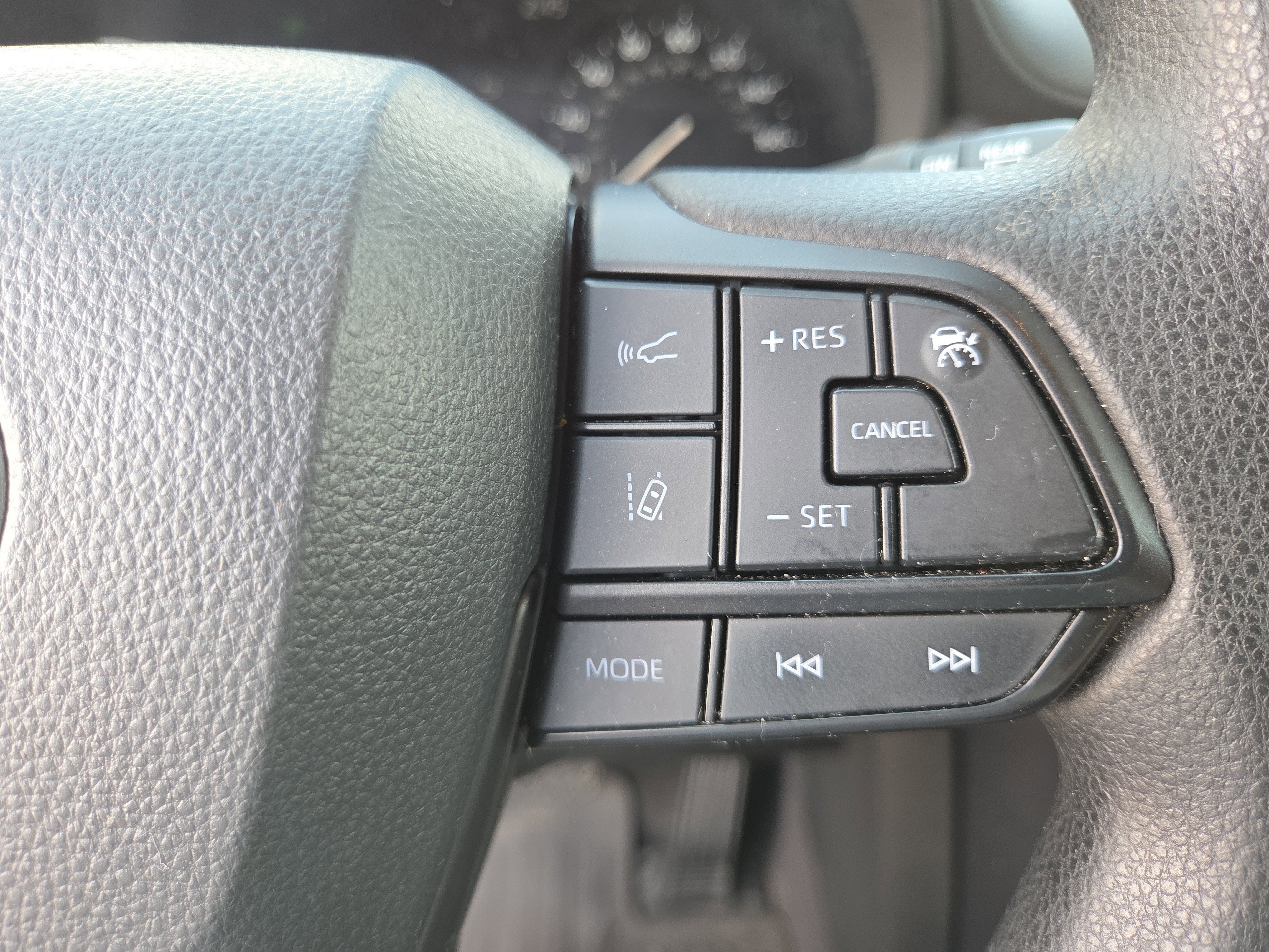 2025 Toyota Sienna LE