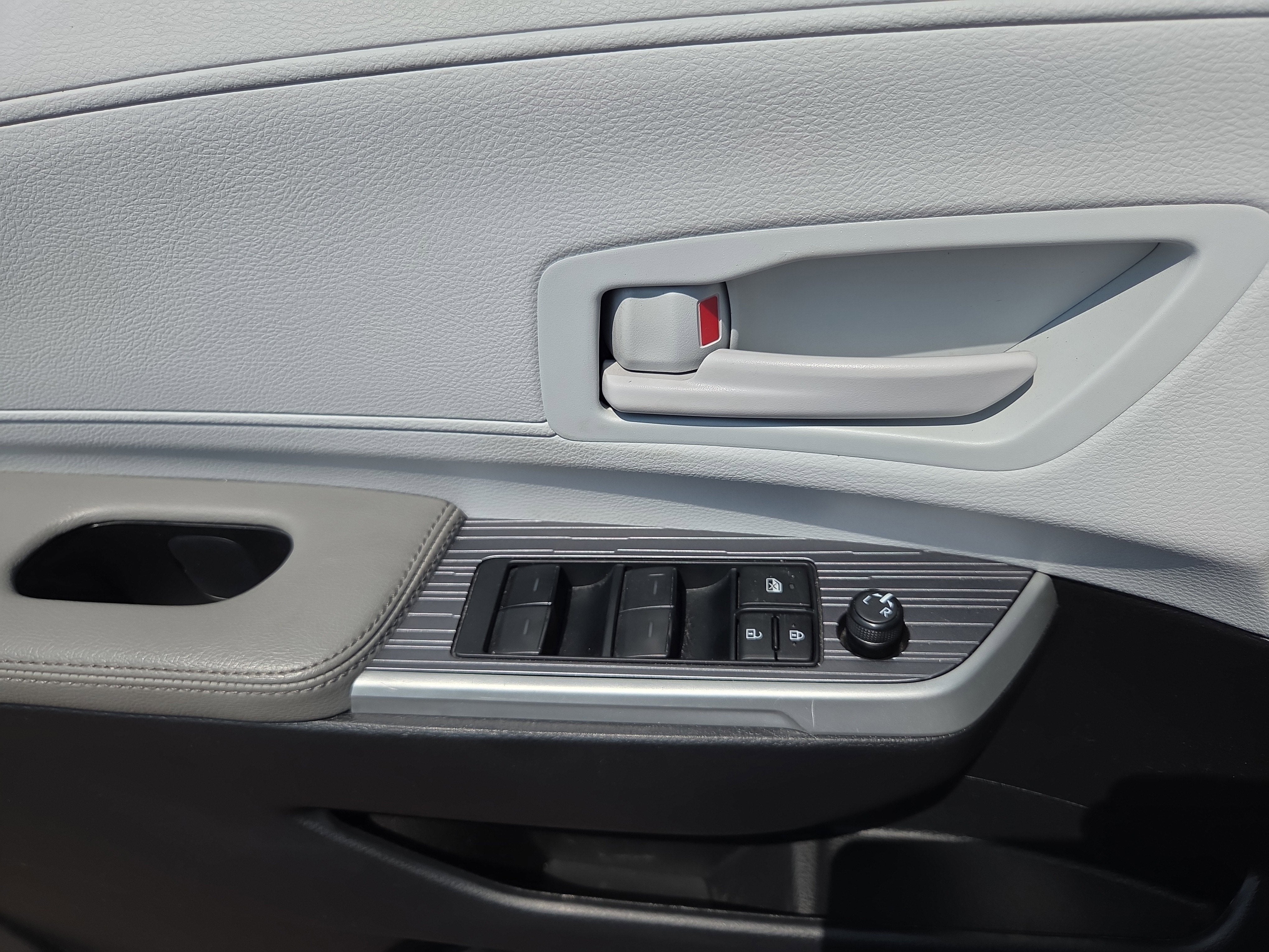 2025 Toyota Sienna LE