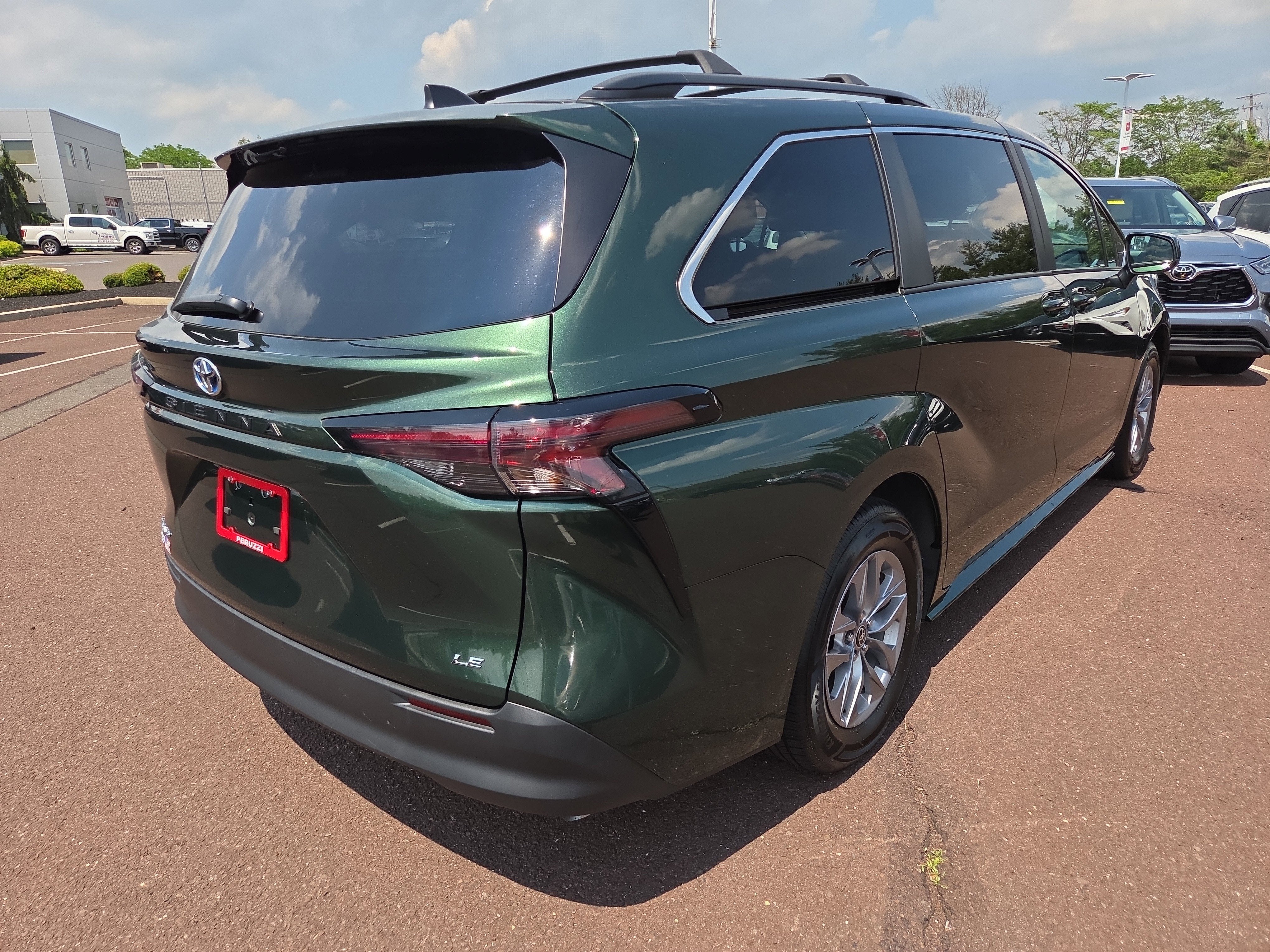 2025 Toyota Sienna LE