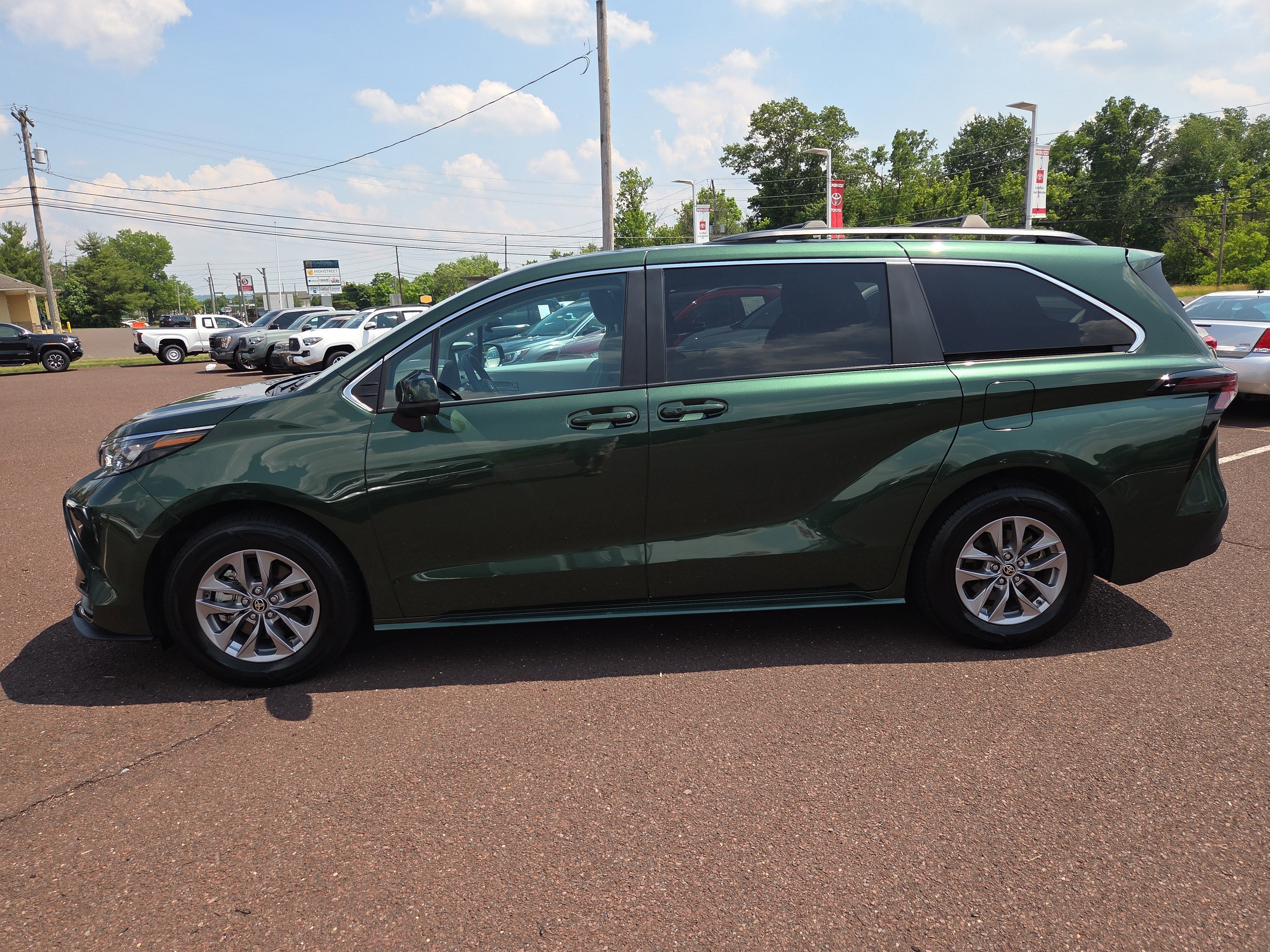 2025 Toyota Sienna LE