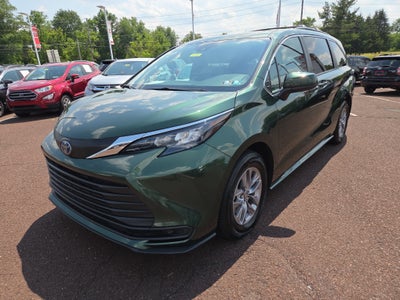 2025 Toyota Sienna LE