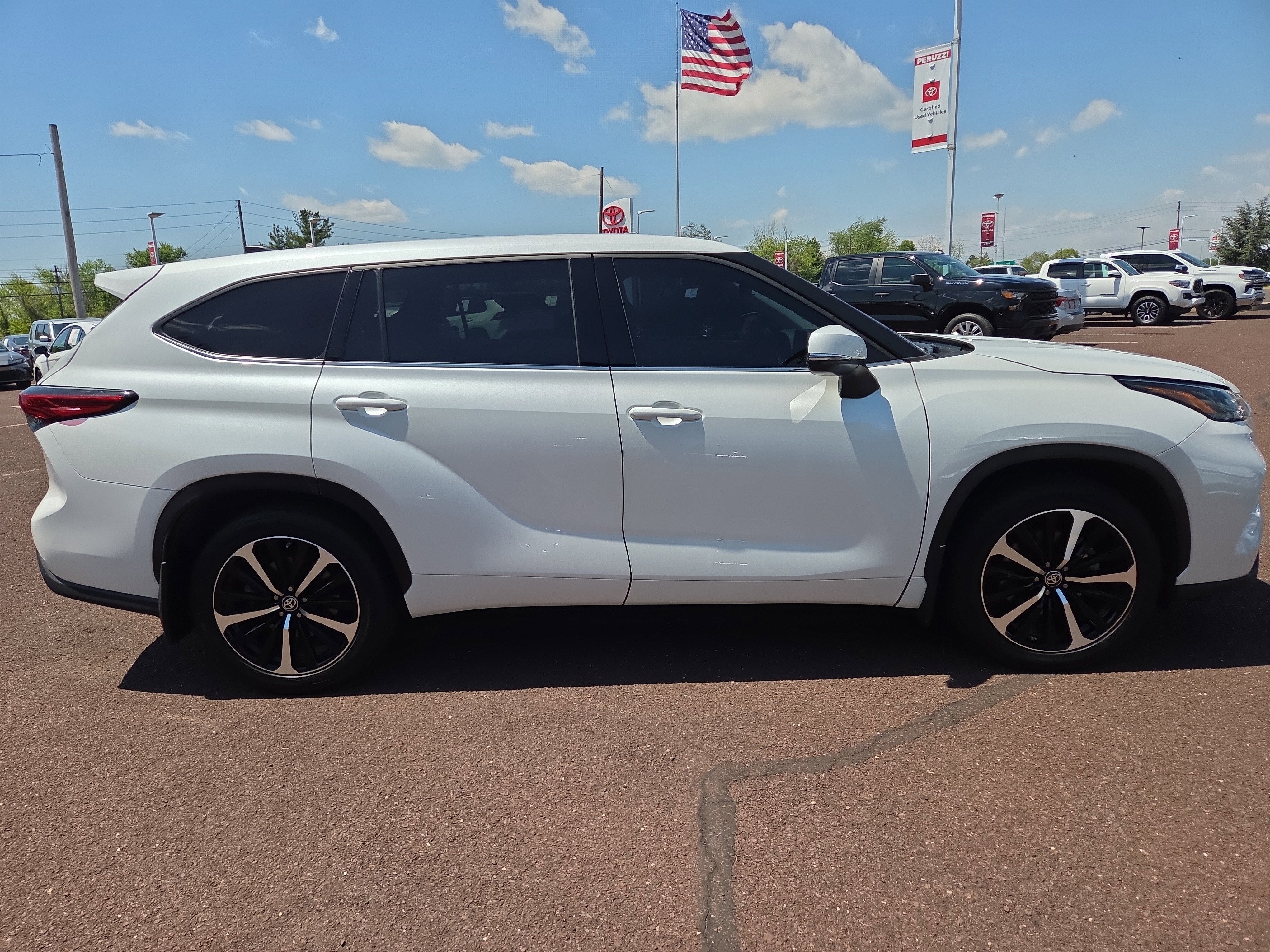 2022 Toyota Highlander LE