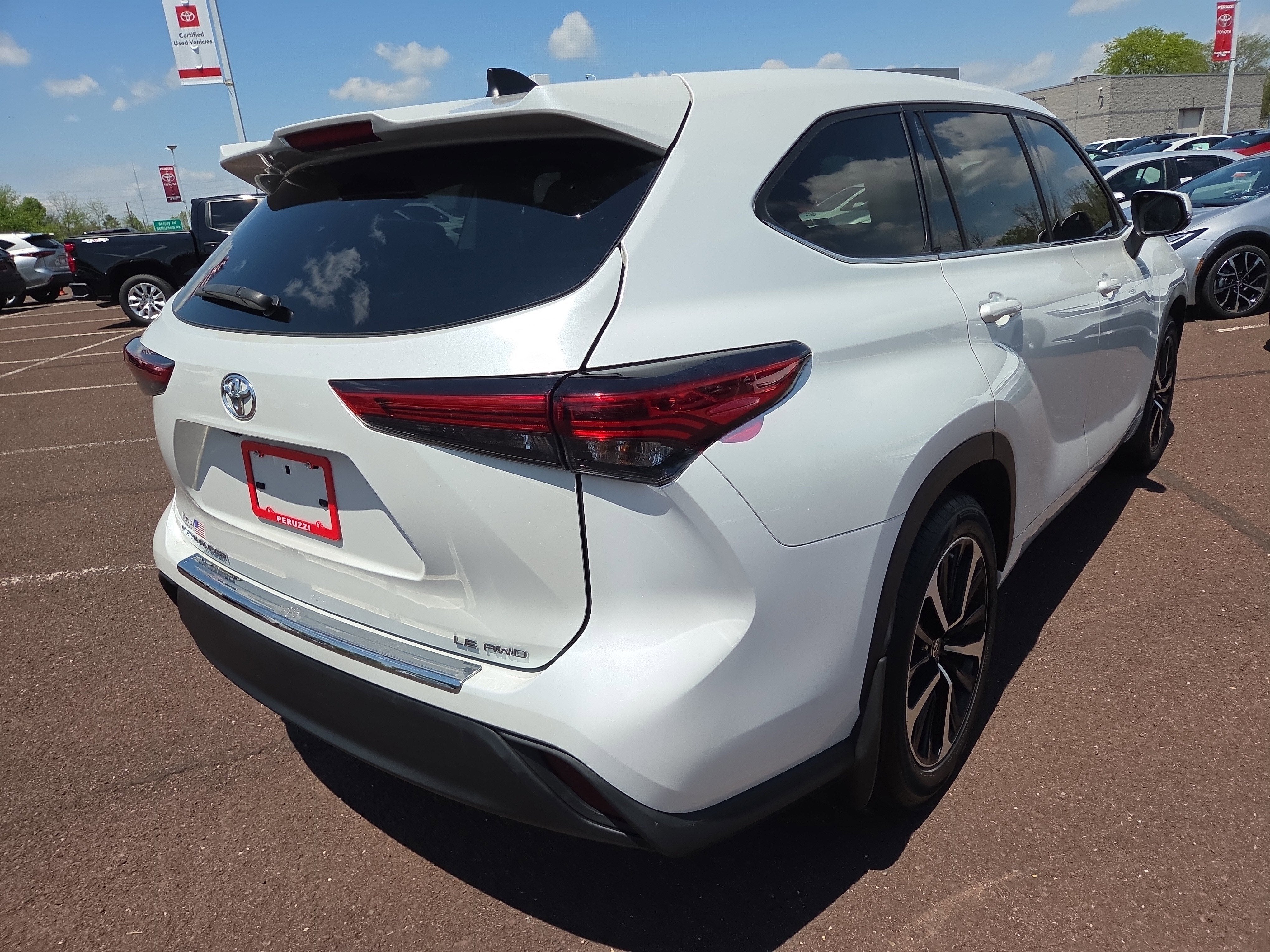 2022 Toyota Highlander LE