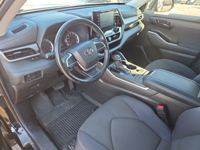 2022 Toyota Highlander LE
