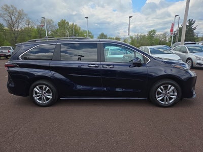 2025 Toyota Sienna XLE