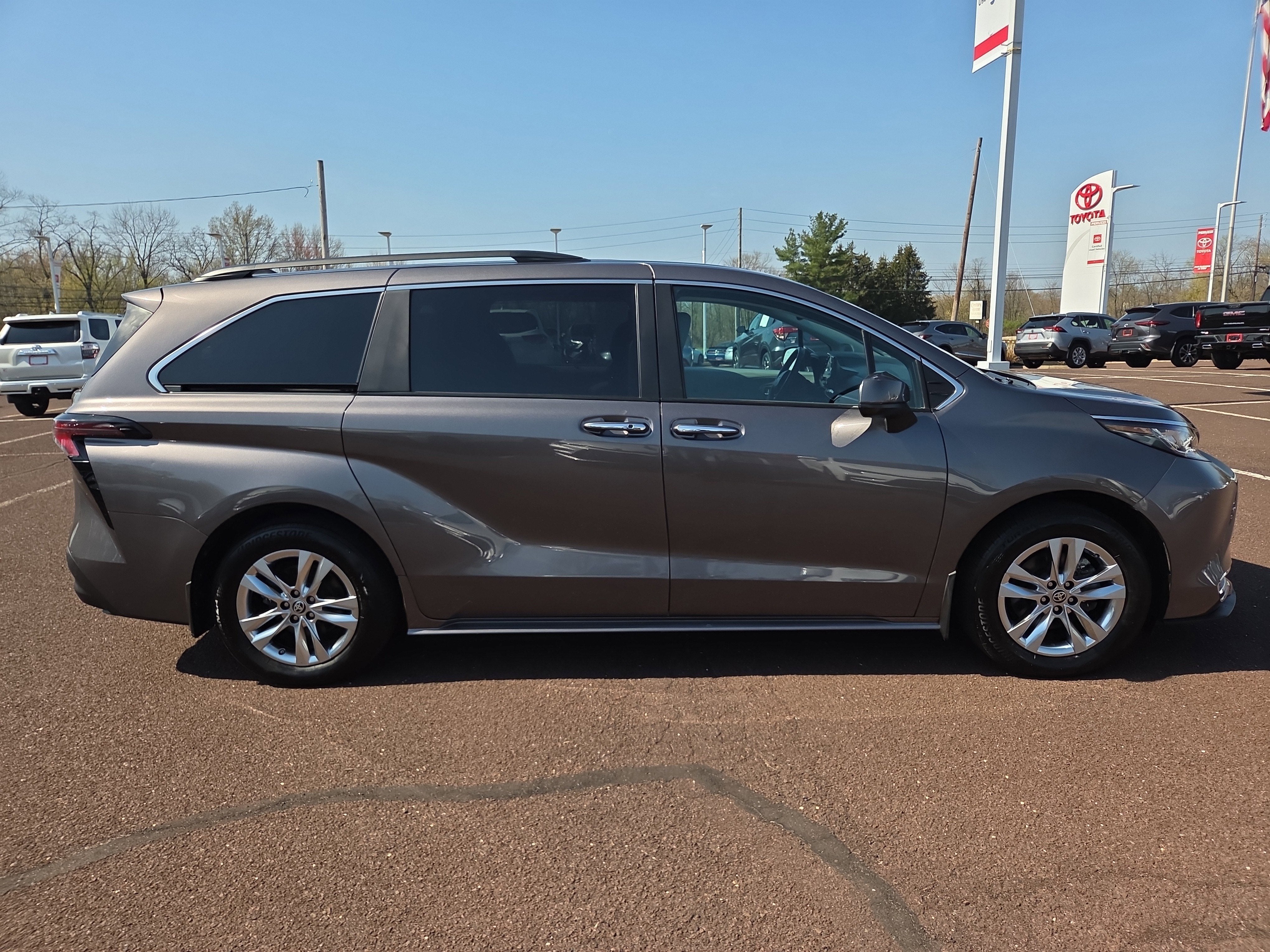 2023 Toyota Sienna XLE