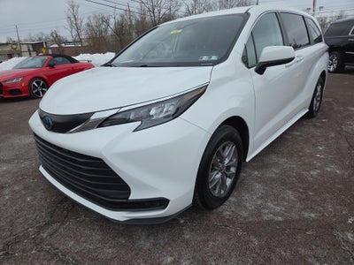2024 Toyota Sienna LE