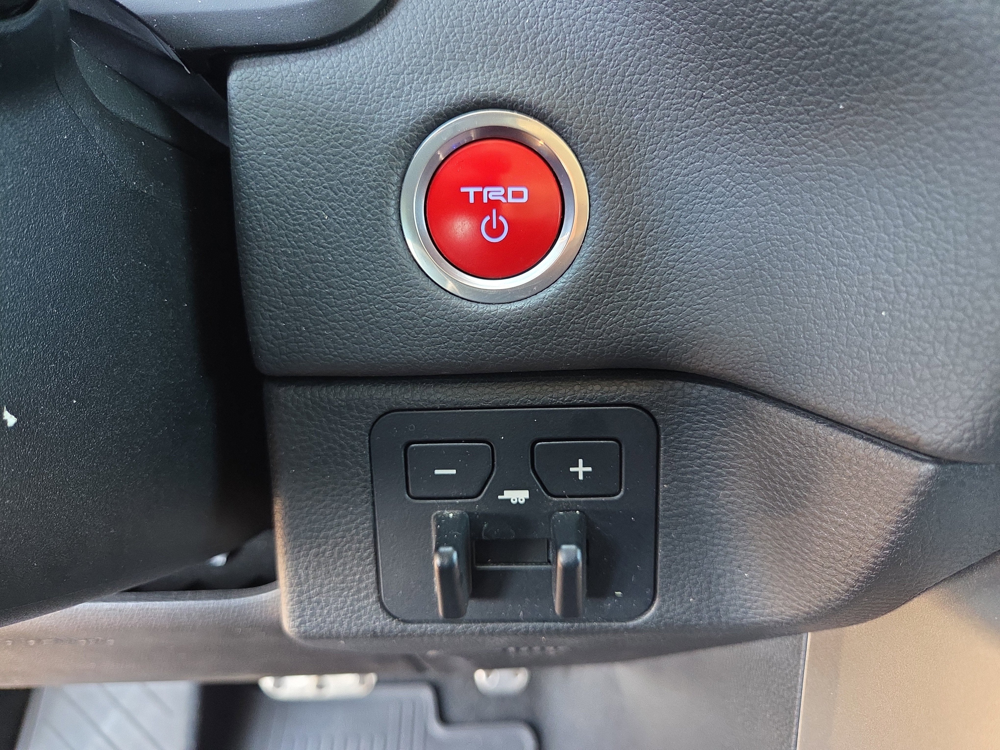 2023 Toyota Sequoia SR5