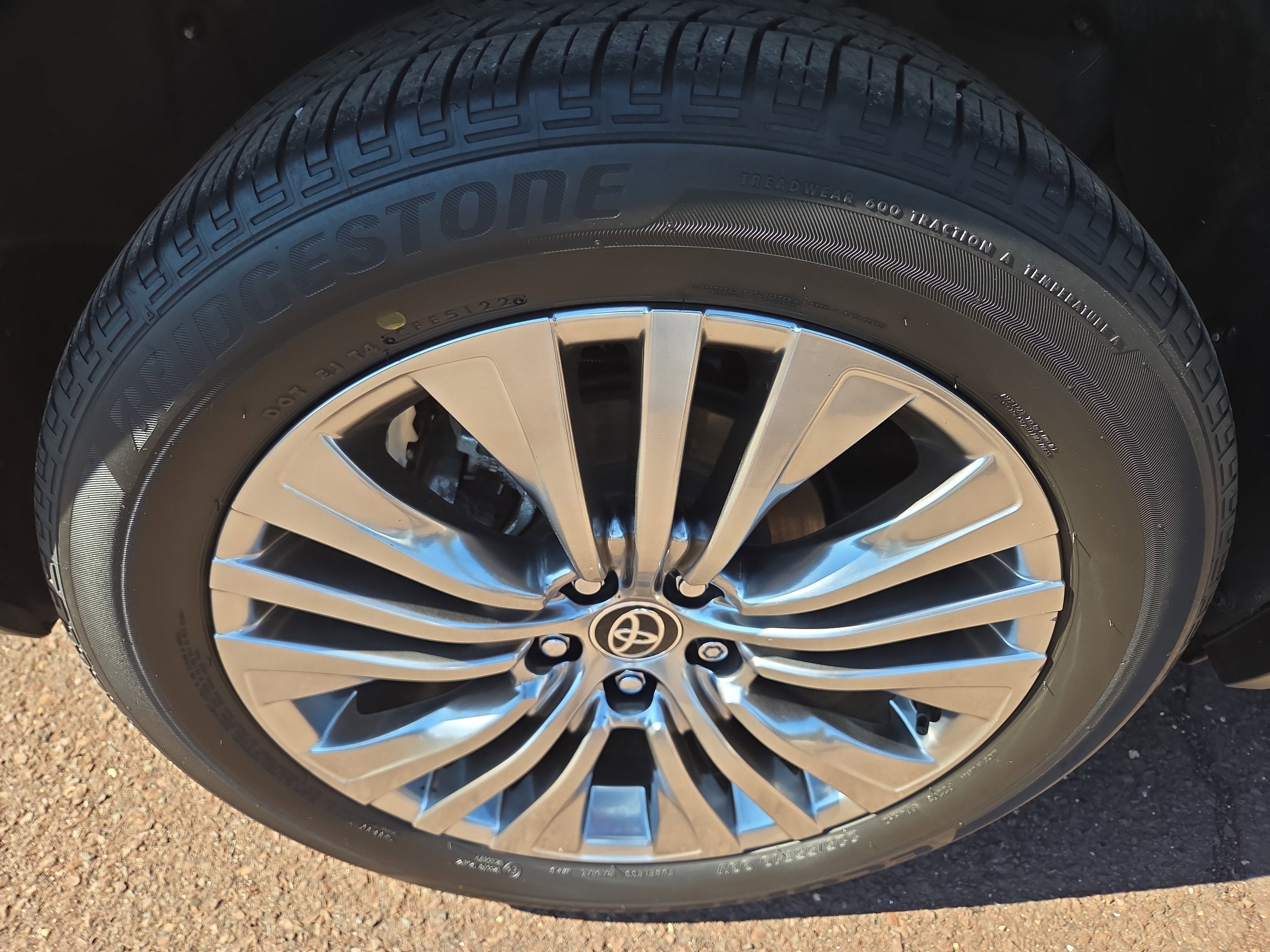 2023 Toyota Venza LE