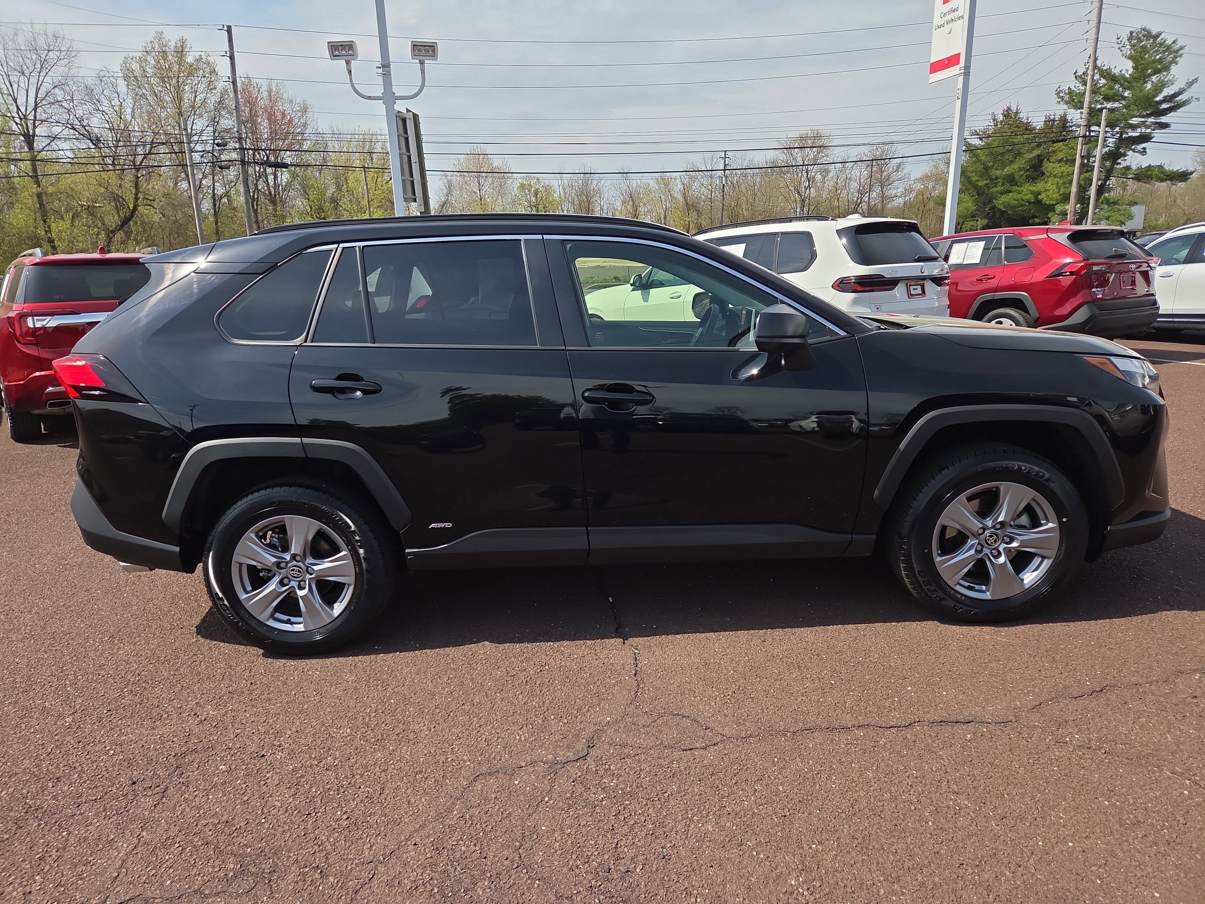 2025 Toyota RAV4 Hybrid LE