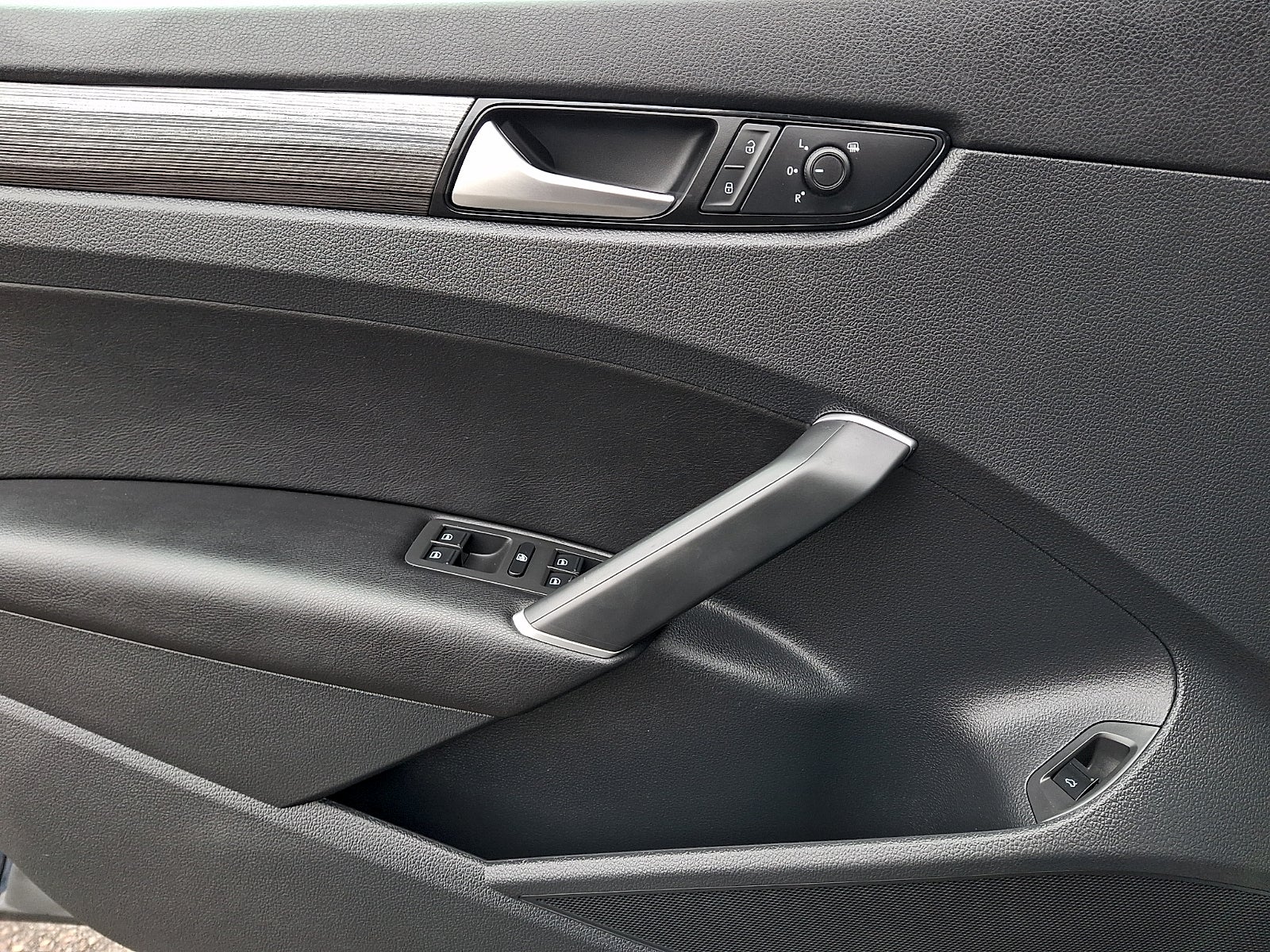 2021 Volkswagen Passat 2.0T R-Line