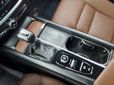 2021 Volvo V60 Cross Country T5