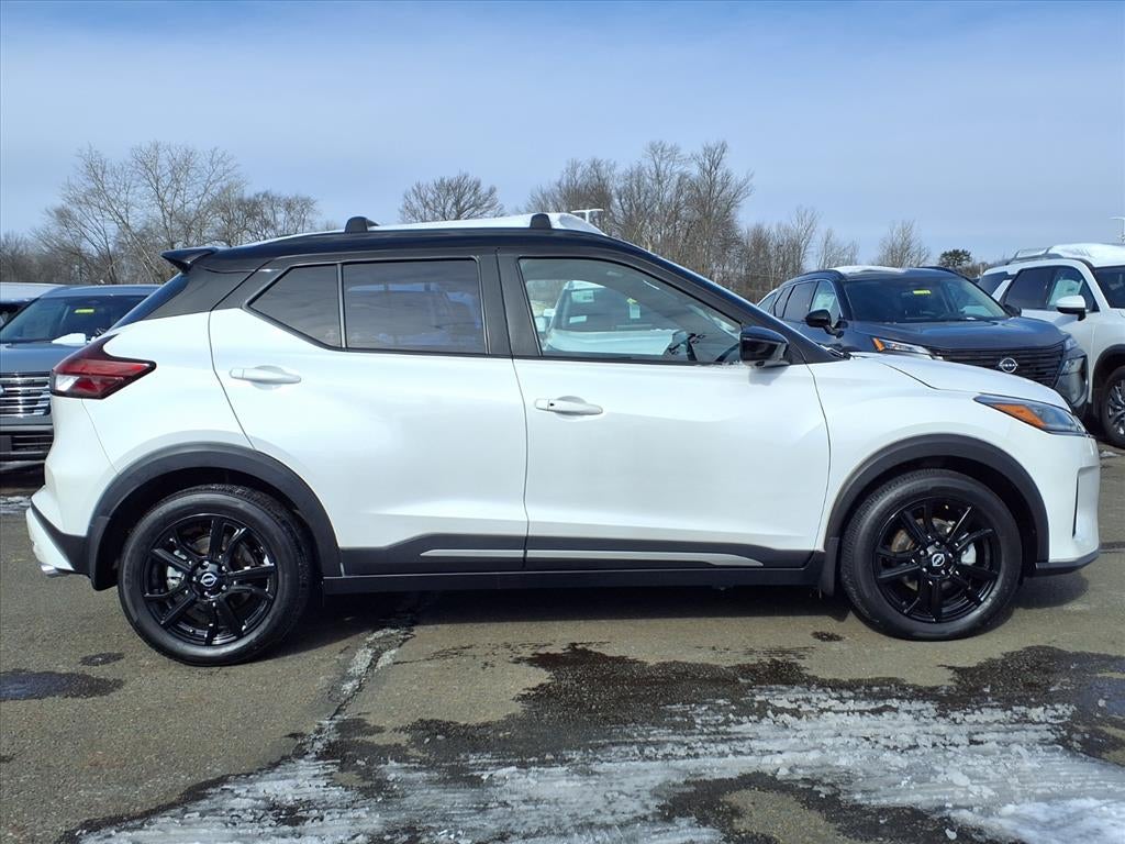 2023 Nissan Kicks SR