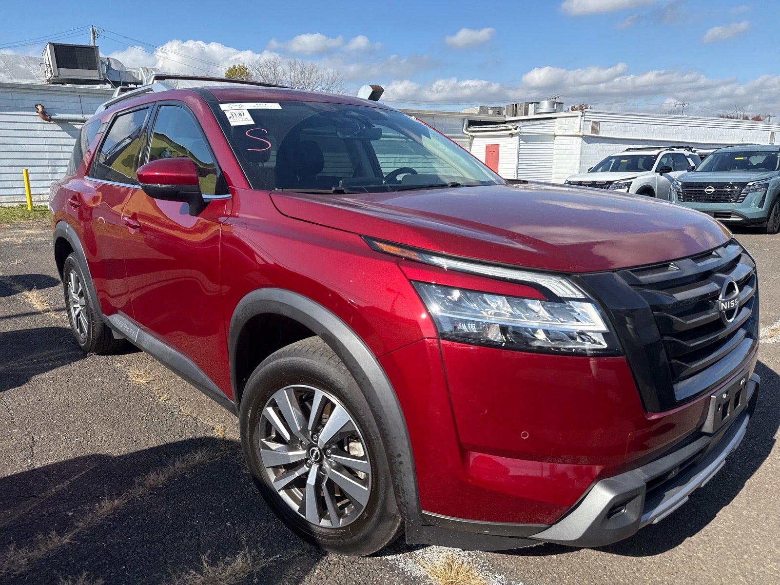 2023 Nissan Pathfinder SL