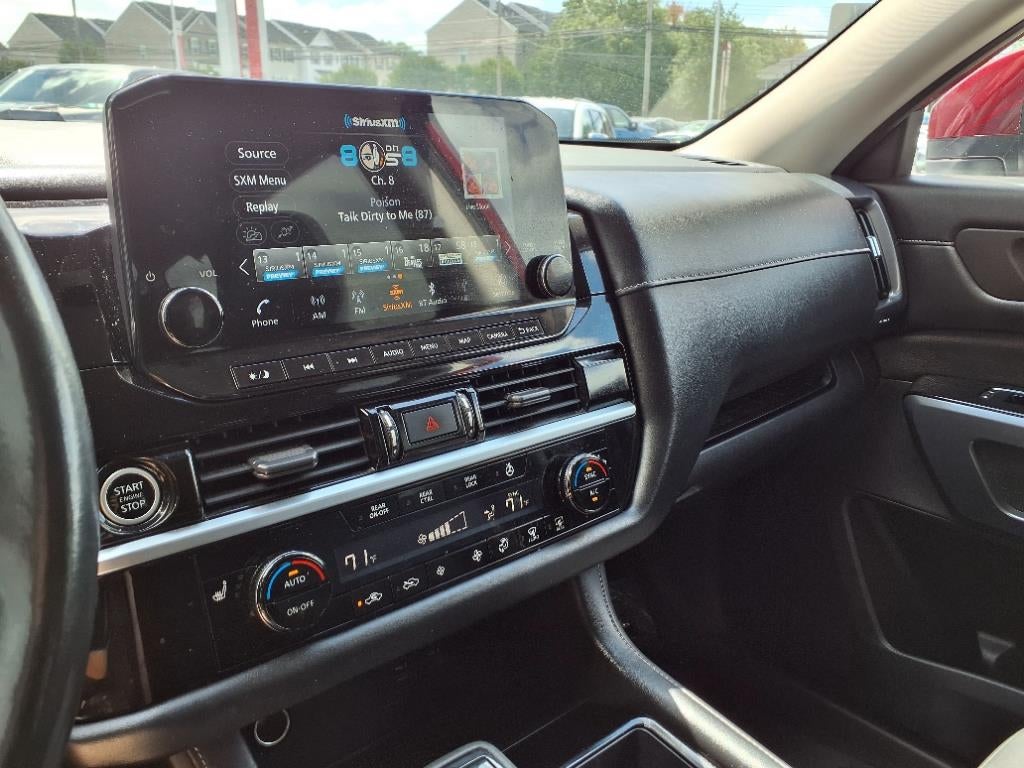 2022 Nissan Pathfinder SL