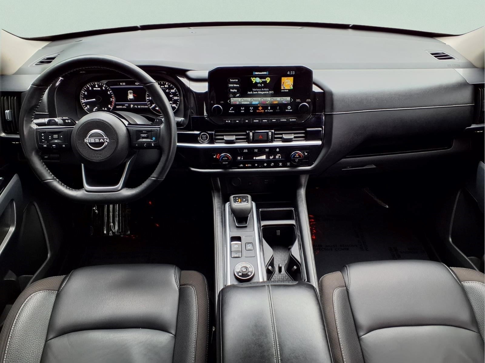 2023 Nissan Pathfinder SL