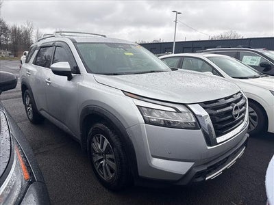 2023 Nissan Pathfinder SL