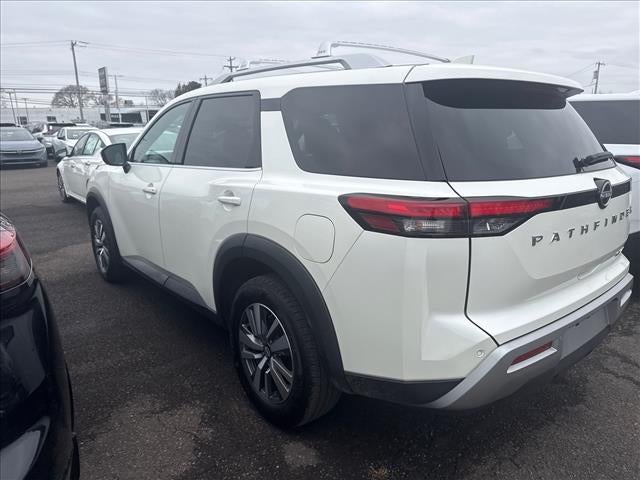 2023 Nissan Pathfinder SL