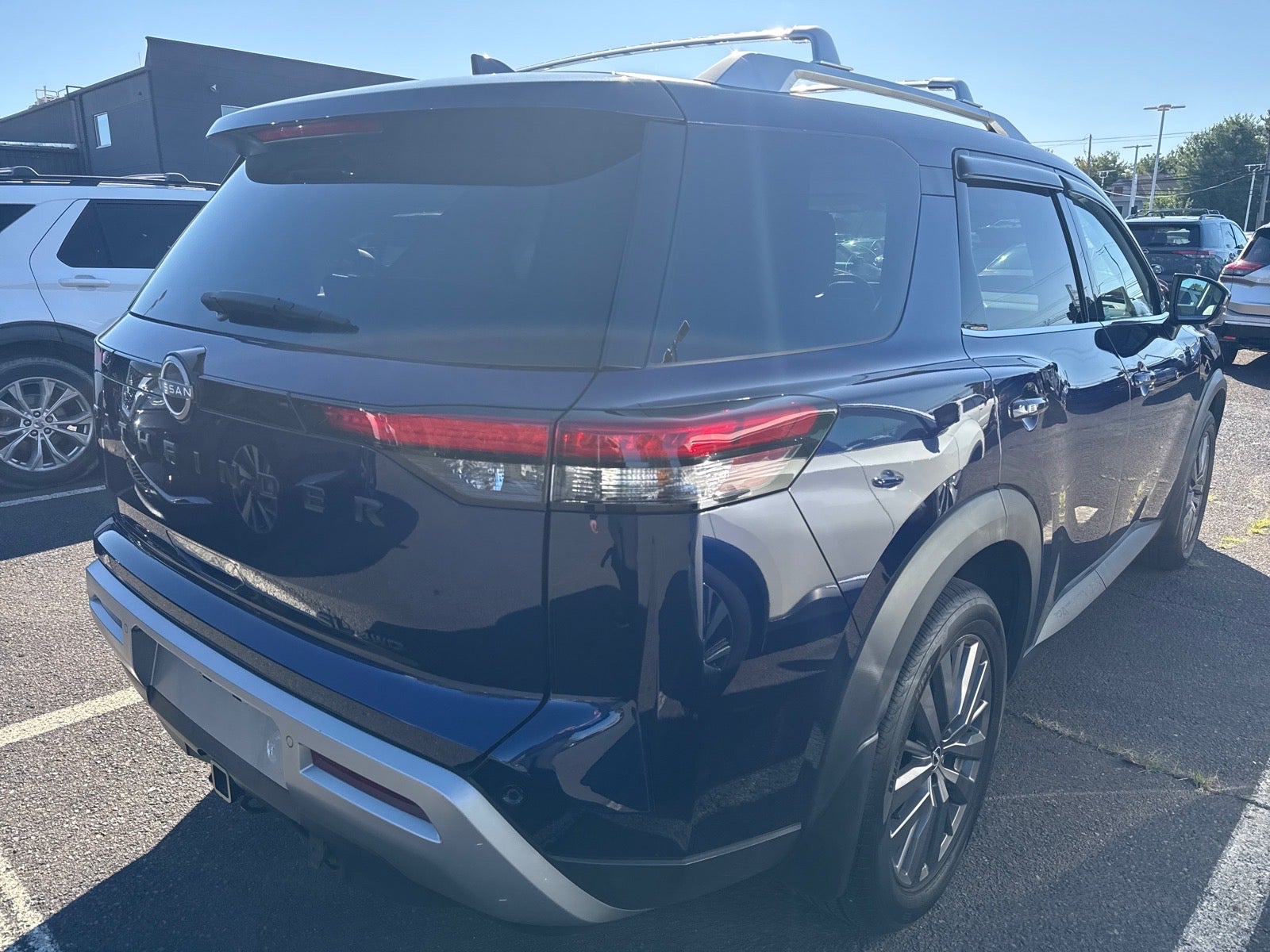 2023 Nissan Pathfinder SL