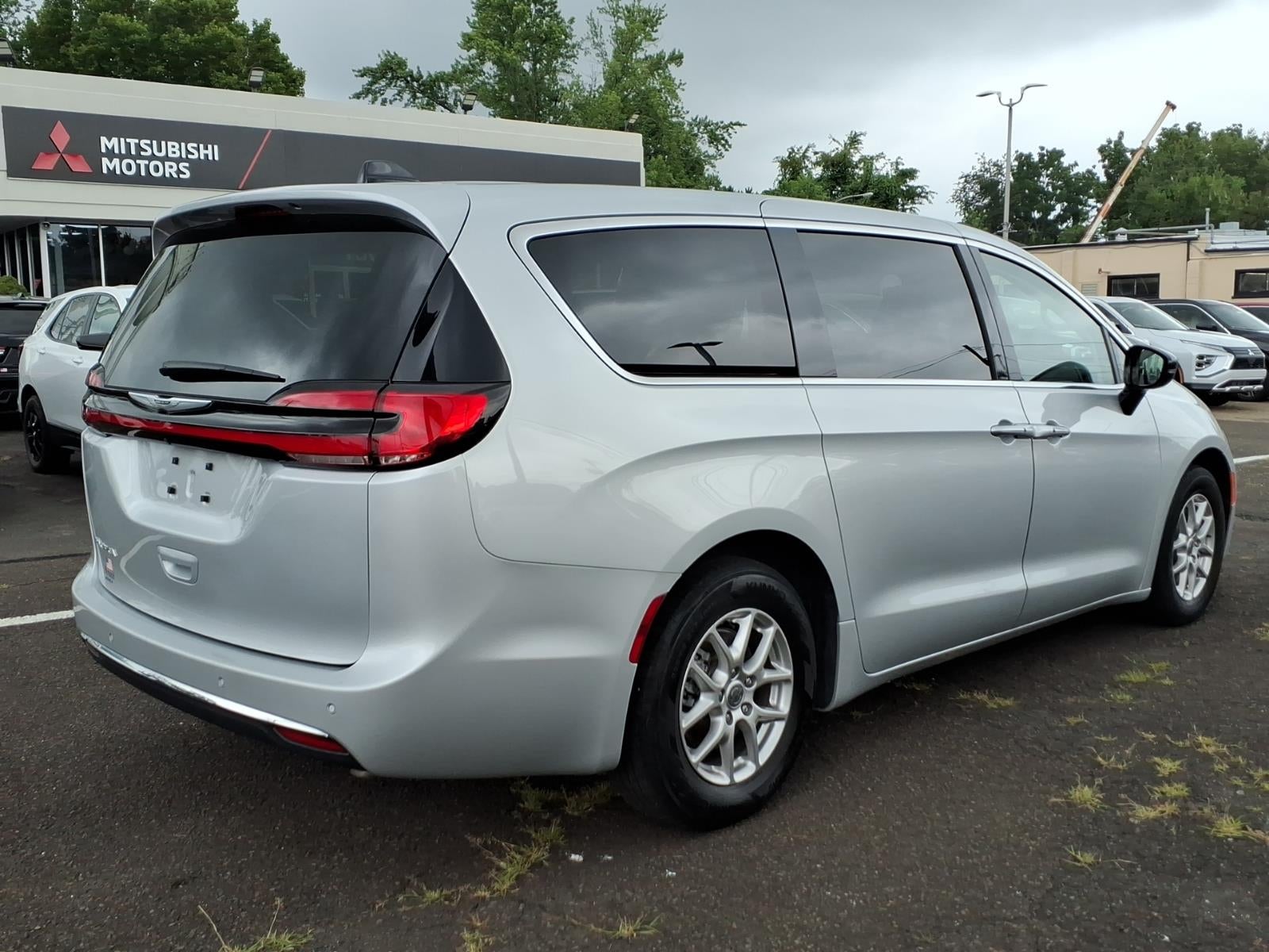 2024 Chrysler Pacifica Touring L