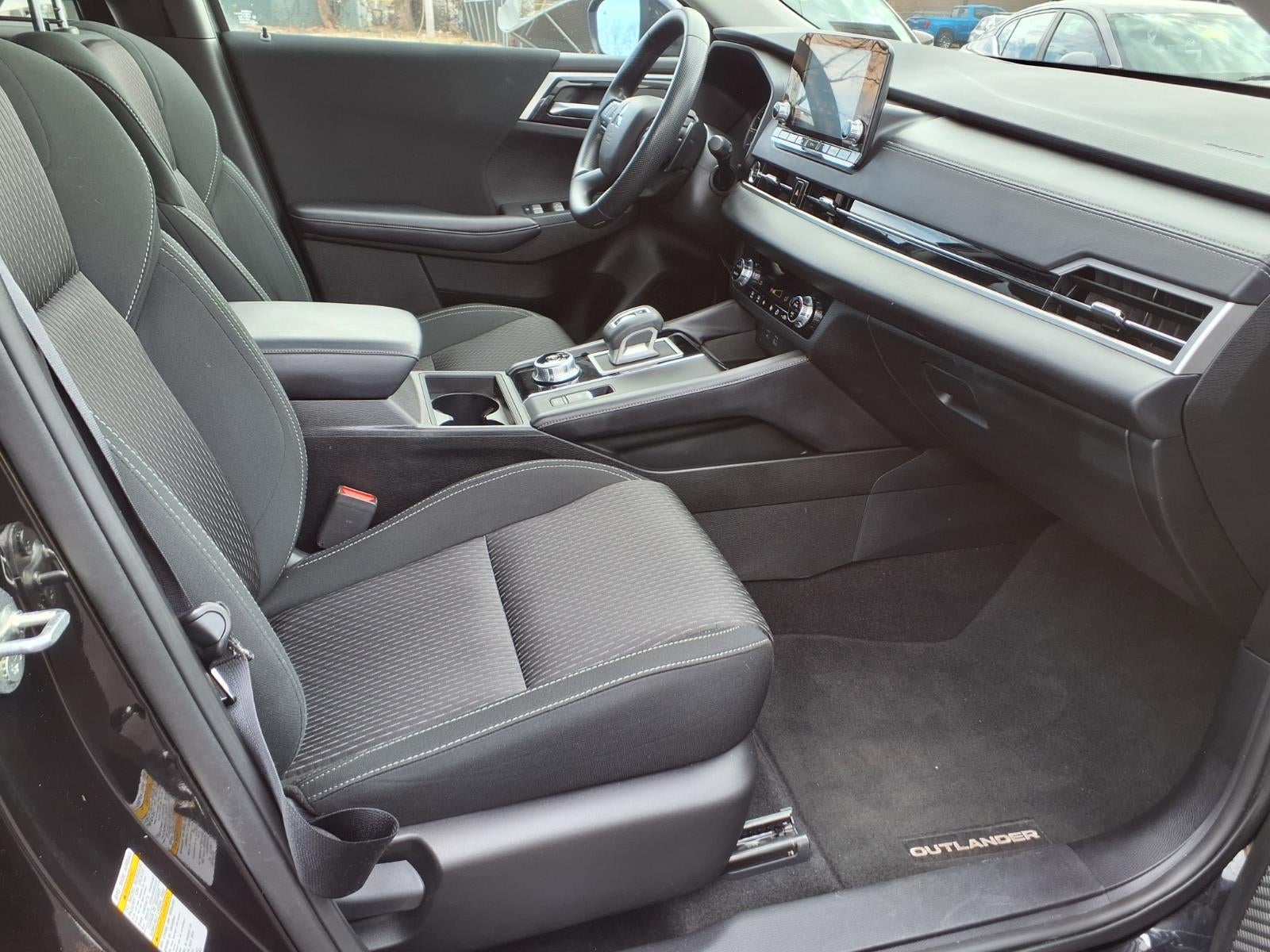 2024 Mitsubishi Outlander ES