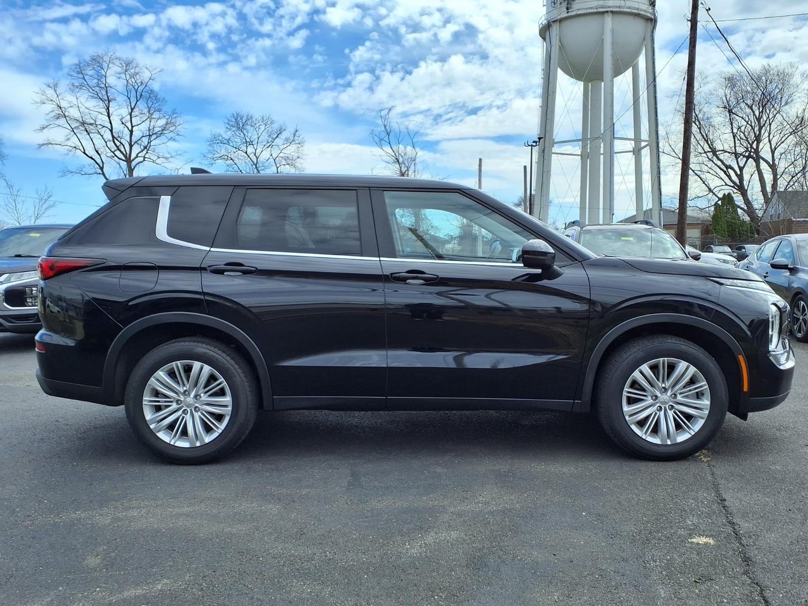 2024 Mitsubishi Outlander ES