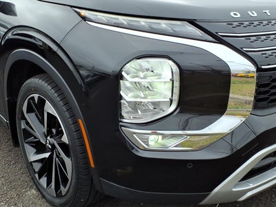 2023 Mitsubishi Outlander SE